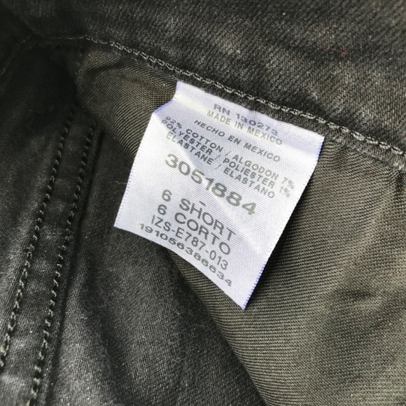 🍁3/50$!! EUC Black Lee Relaxed Fit Straight Leg Mid Rise Jeans-Short - Picture 8 of 9